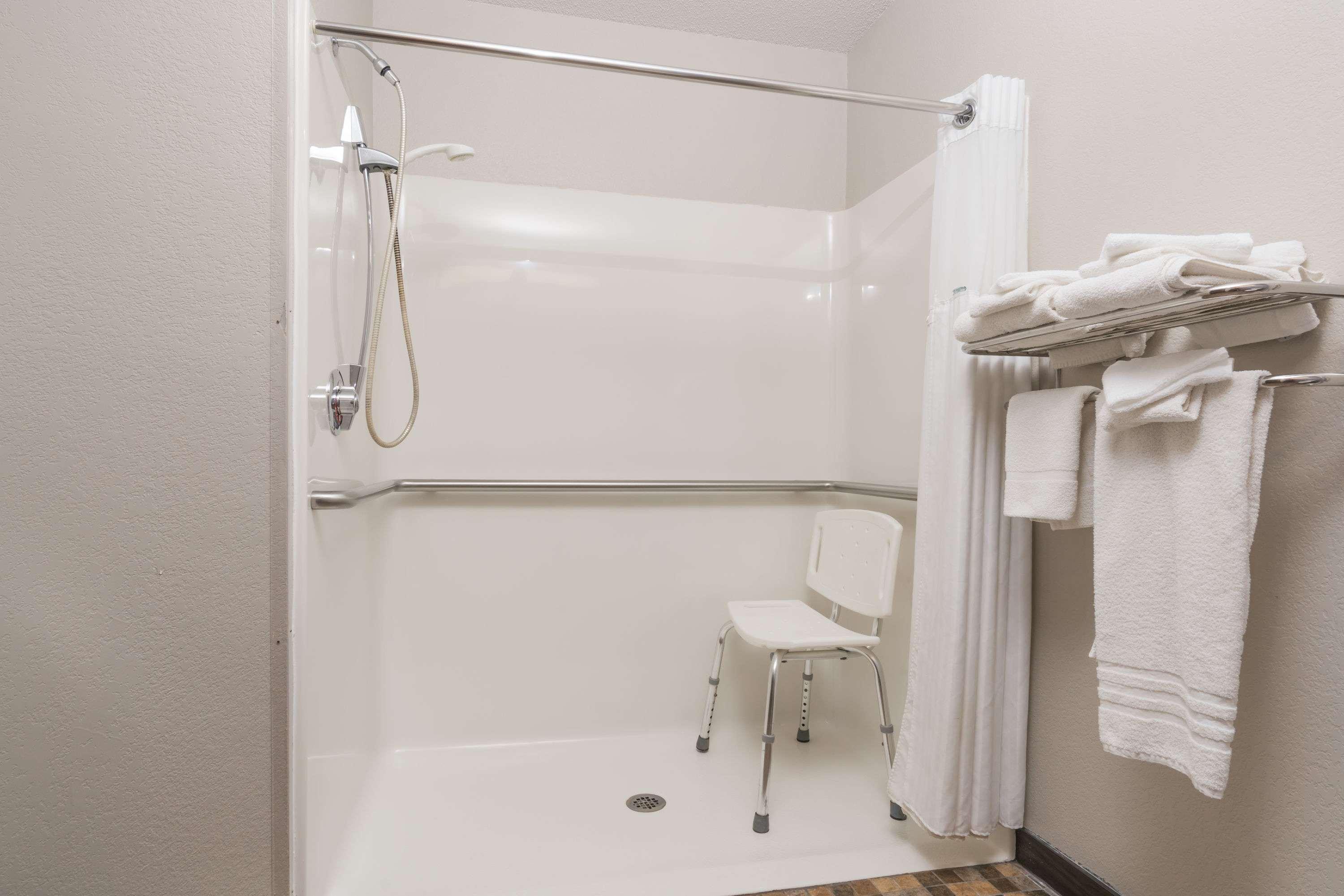 Microtel Inn & Suites by Wyndham Springfield, MN 15/16