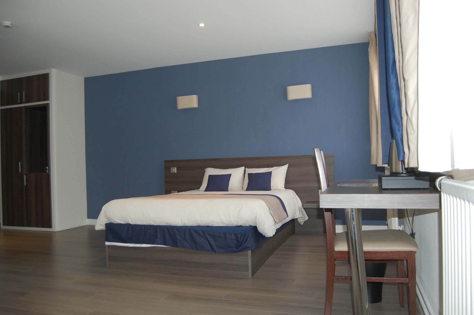 ROOM, DOUBLE BED