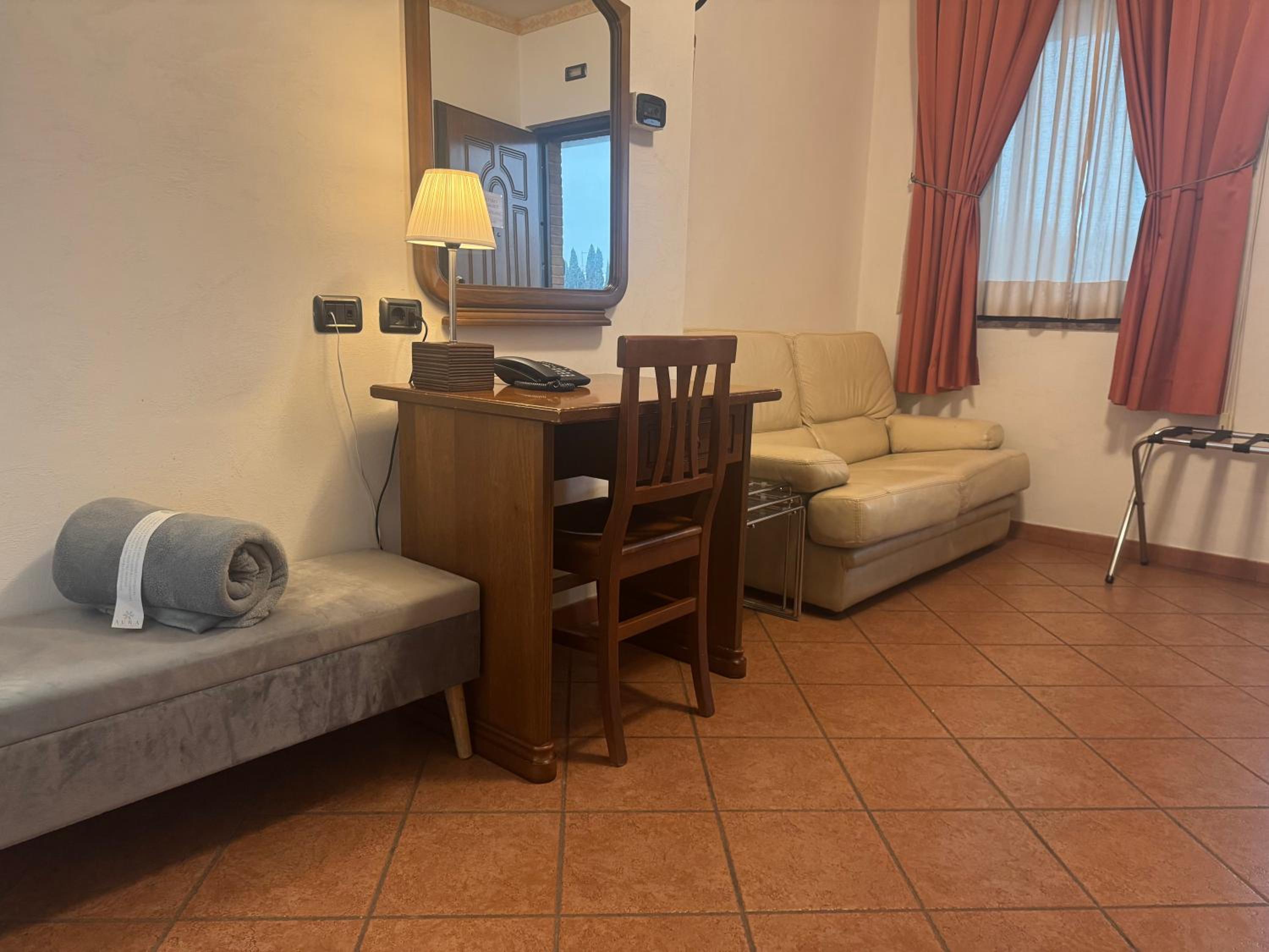 غرفة سوبيريور بسرير مزدوج، Euro House Inn Airport Hotel Residence 9/10
