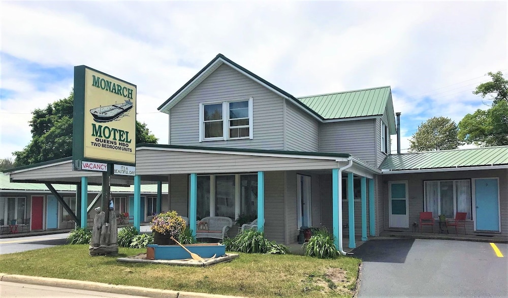 The Monarch Motel 1/17