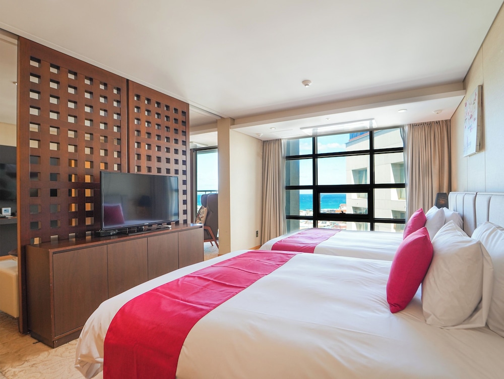 Ramada by Wyndham Jeju Hamdeok 20/70