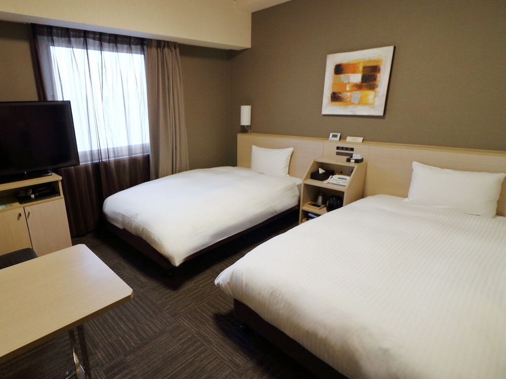 Room, Twin Beds, Smoking