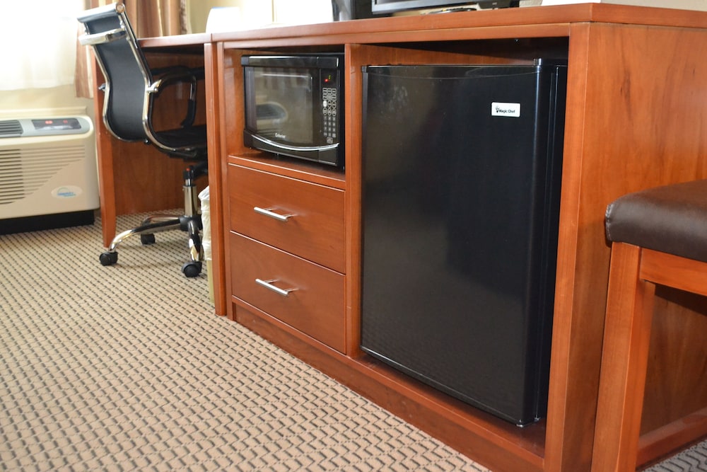 Baymont by Wyndham Grand Forks 39/43