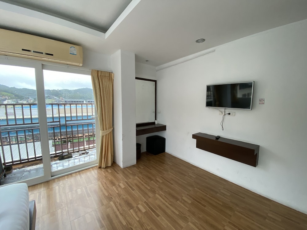 77 Patong Hotel & Spa 21/50