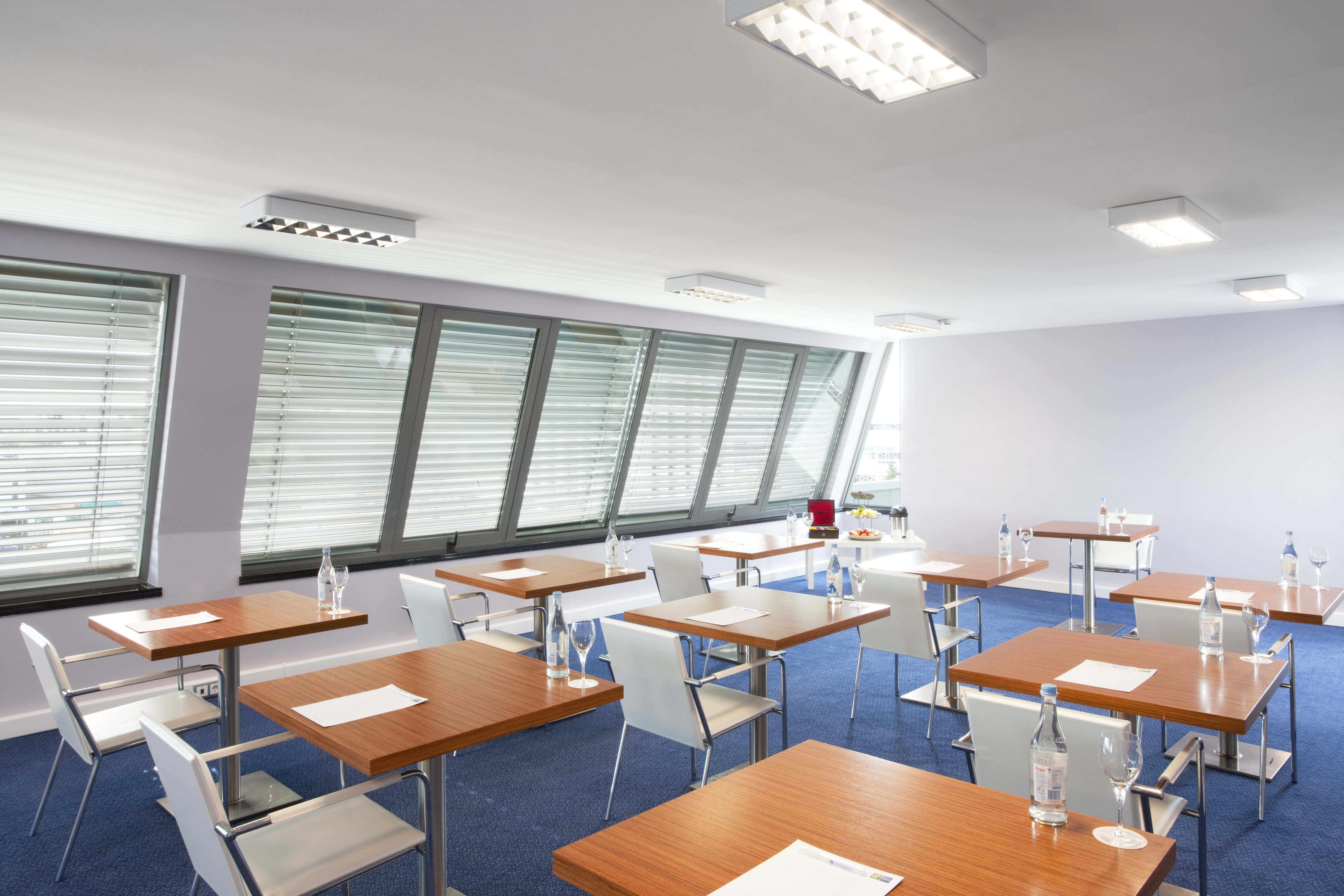HOLIDAY INN EXPRESS LISBON AIRPORT 59/78