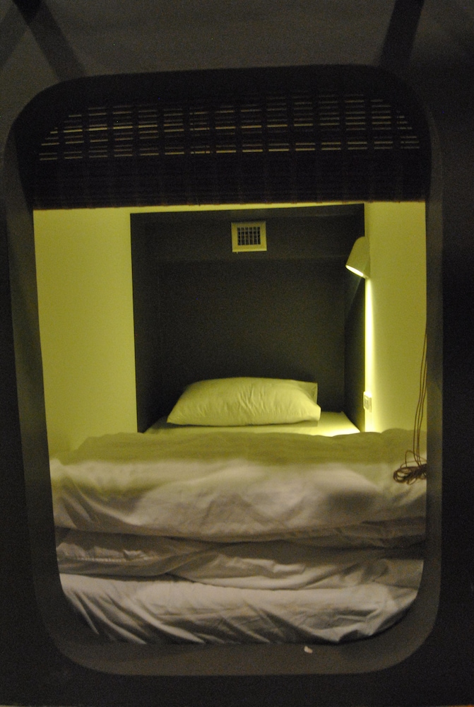 Capsule Hostel Chiangkhan 5/19