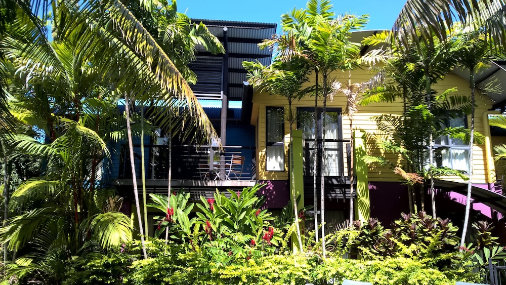 DREAMCATCHER APARTMENTS 55/61
