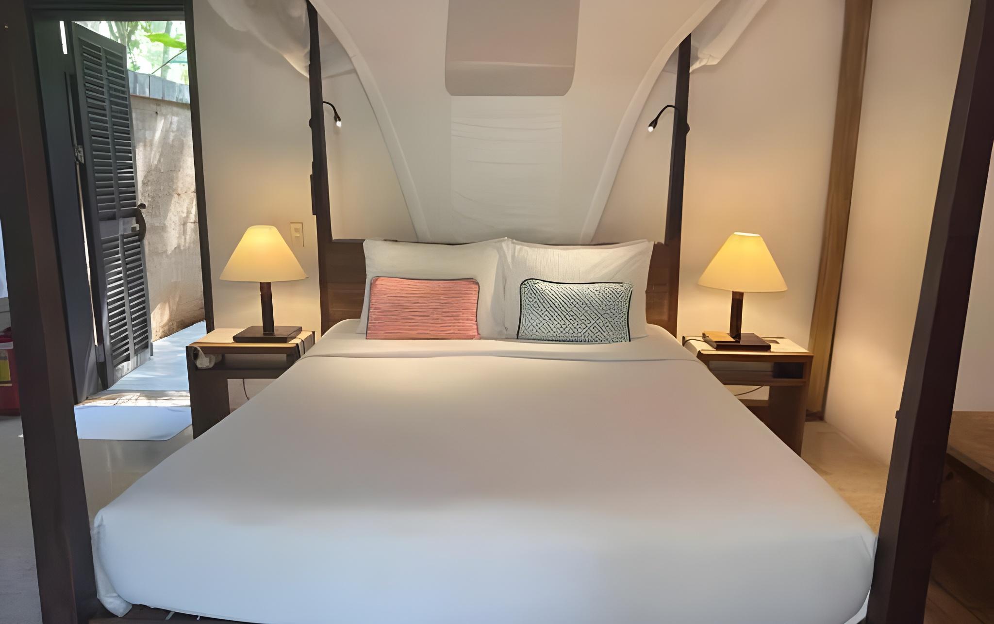 Earth, Superior, Queen Bed, Garden View