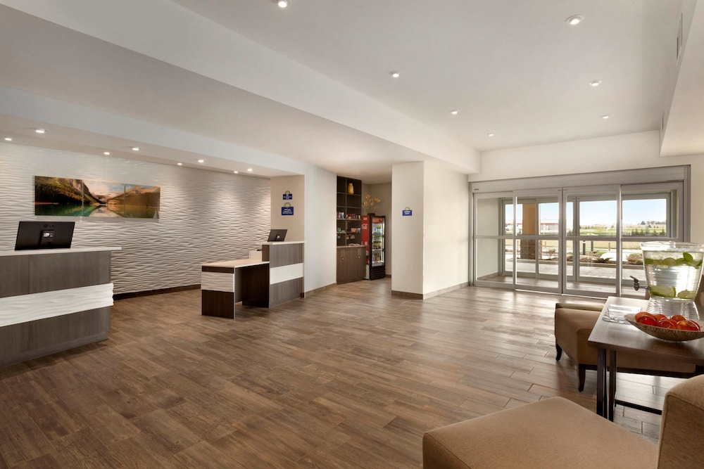 Fairfield Inn & Suites by Marriott Airdrie 39/54