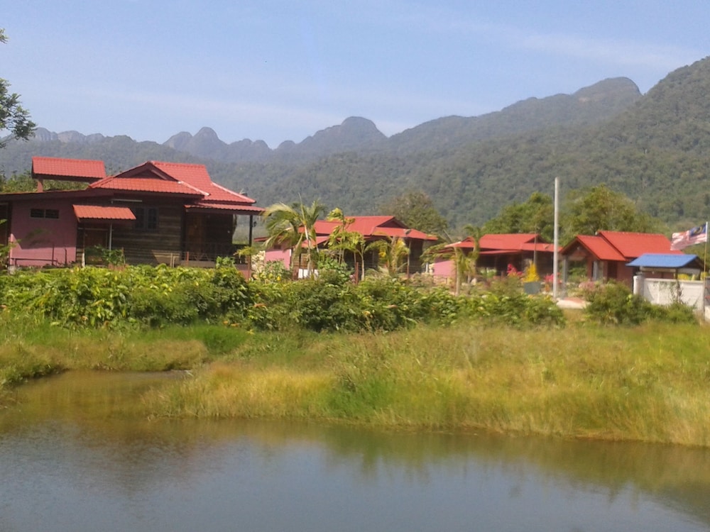 Padimas Village Inn 42/47