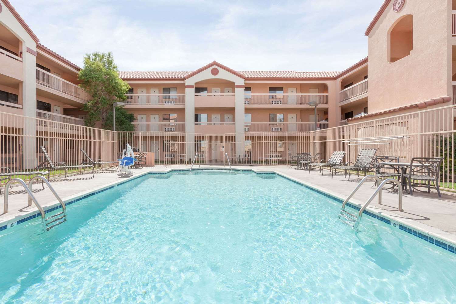 Motel6 Barstow, CA - Mojave Desert Stop - I-15 15/16