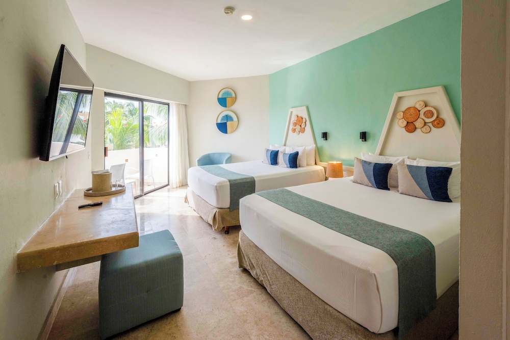 OCEAN, SUPERIOR, 2 QUEEN BEDS