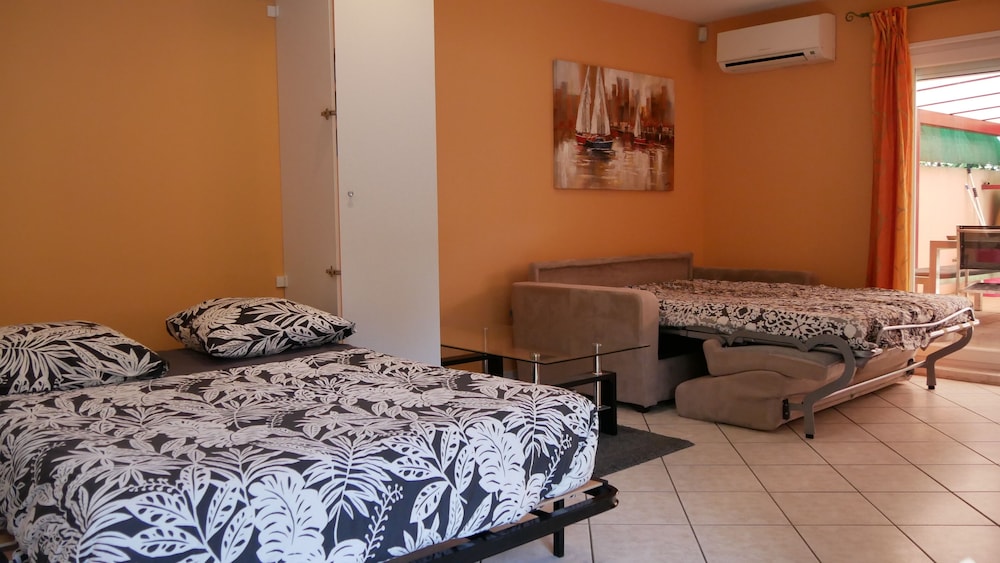 CITY, DOUBLE BED