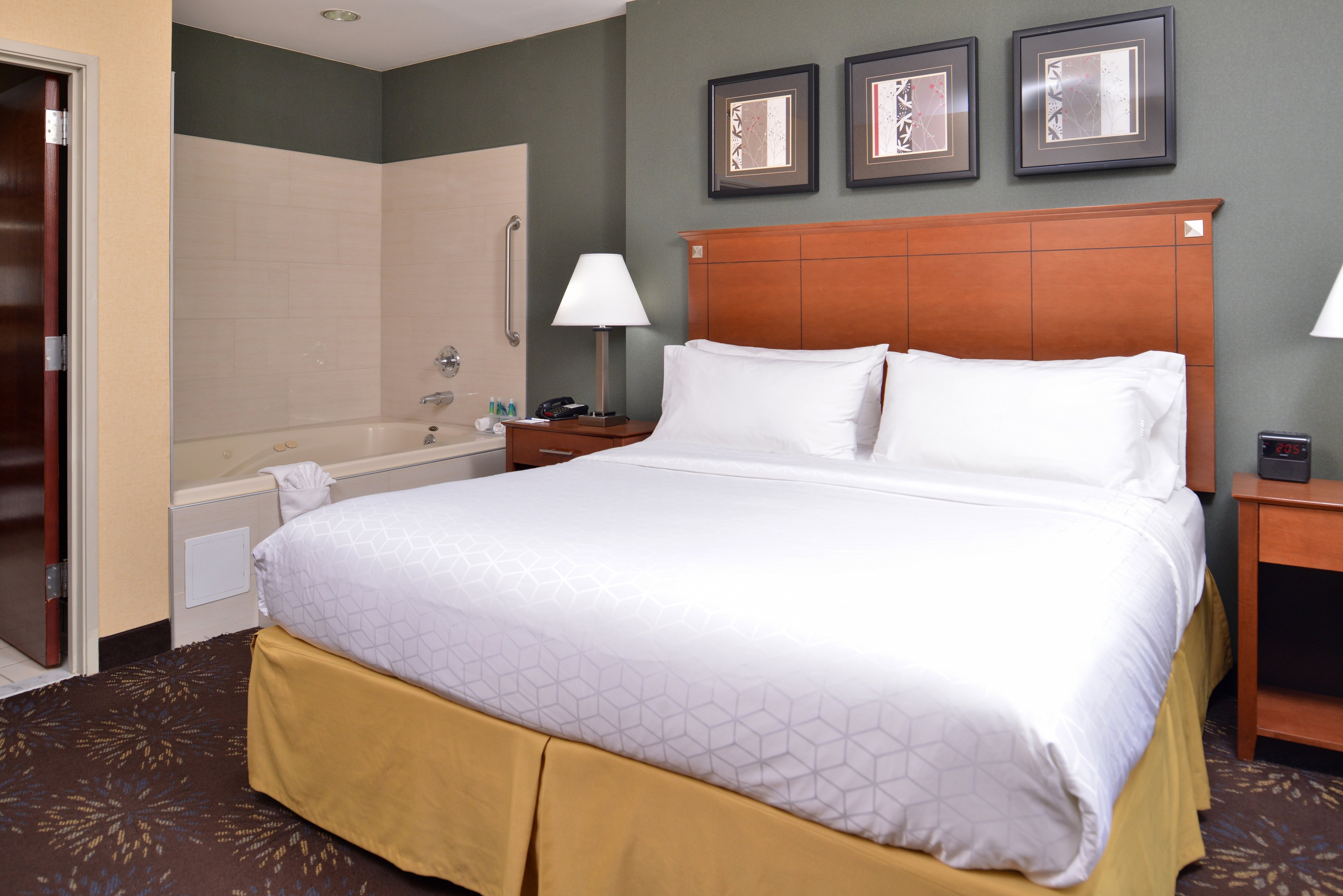 Holiday Inn Express Hotel Suites West Chester 27/76