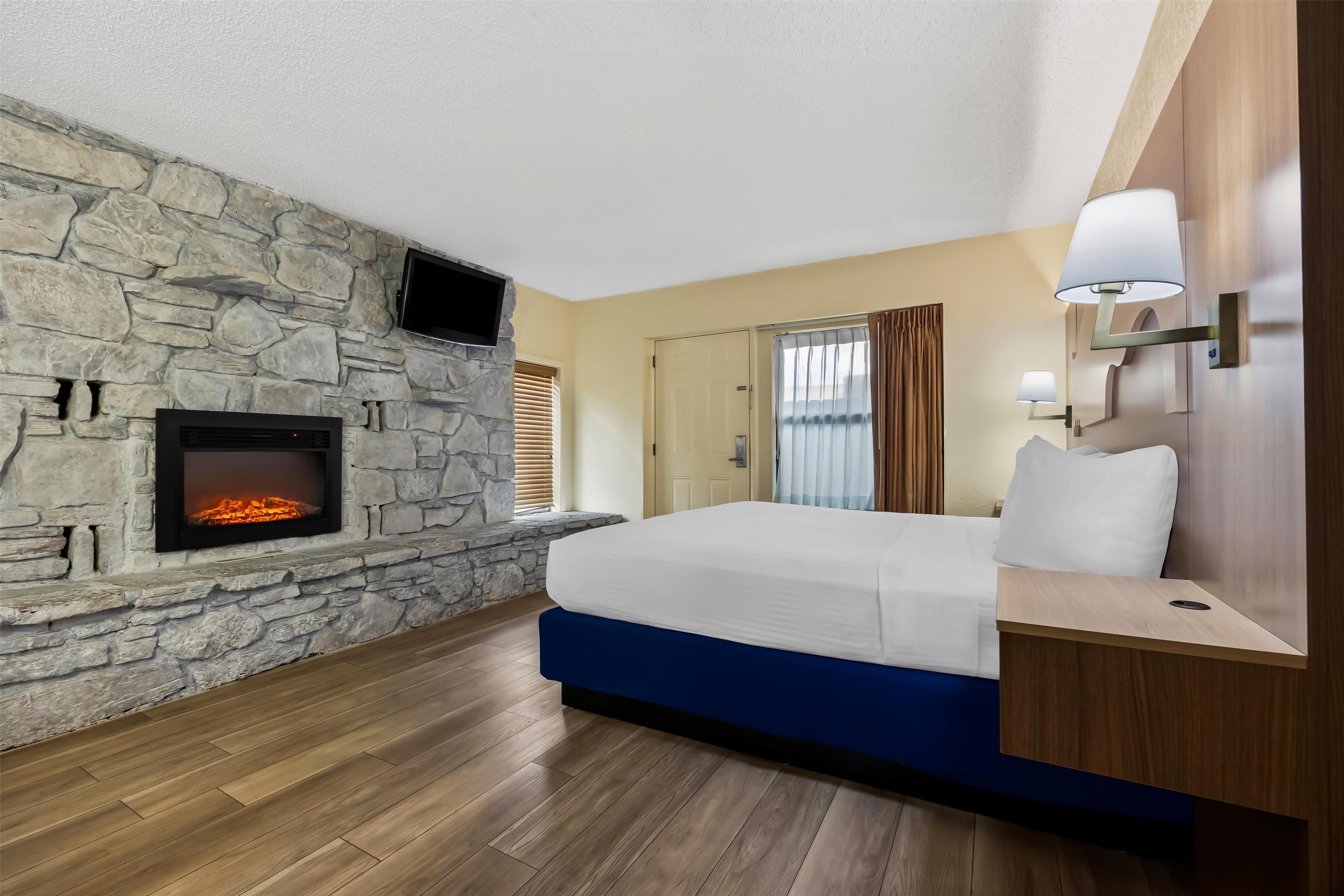 Suite, King and Double Bed, with Extra Double Bed، Best Western Center Pointe Inn 3/10