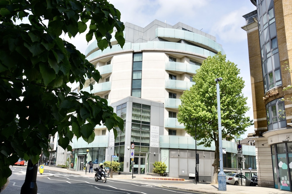 Sanctum International Serviced Apartment Maida Vale 65/72