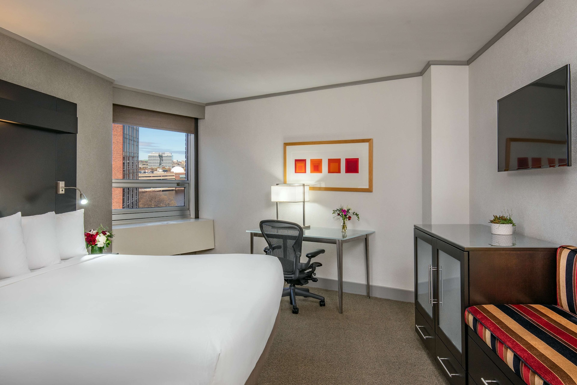 River, King Bed, Bathtub, Accessible