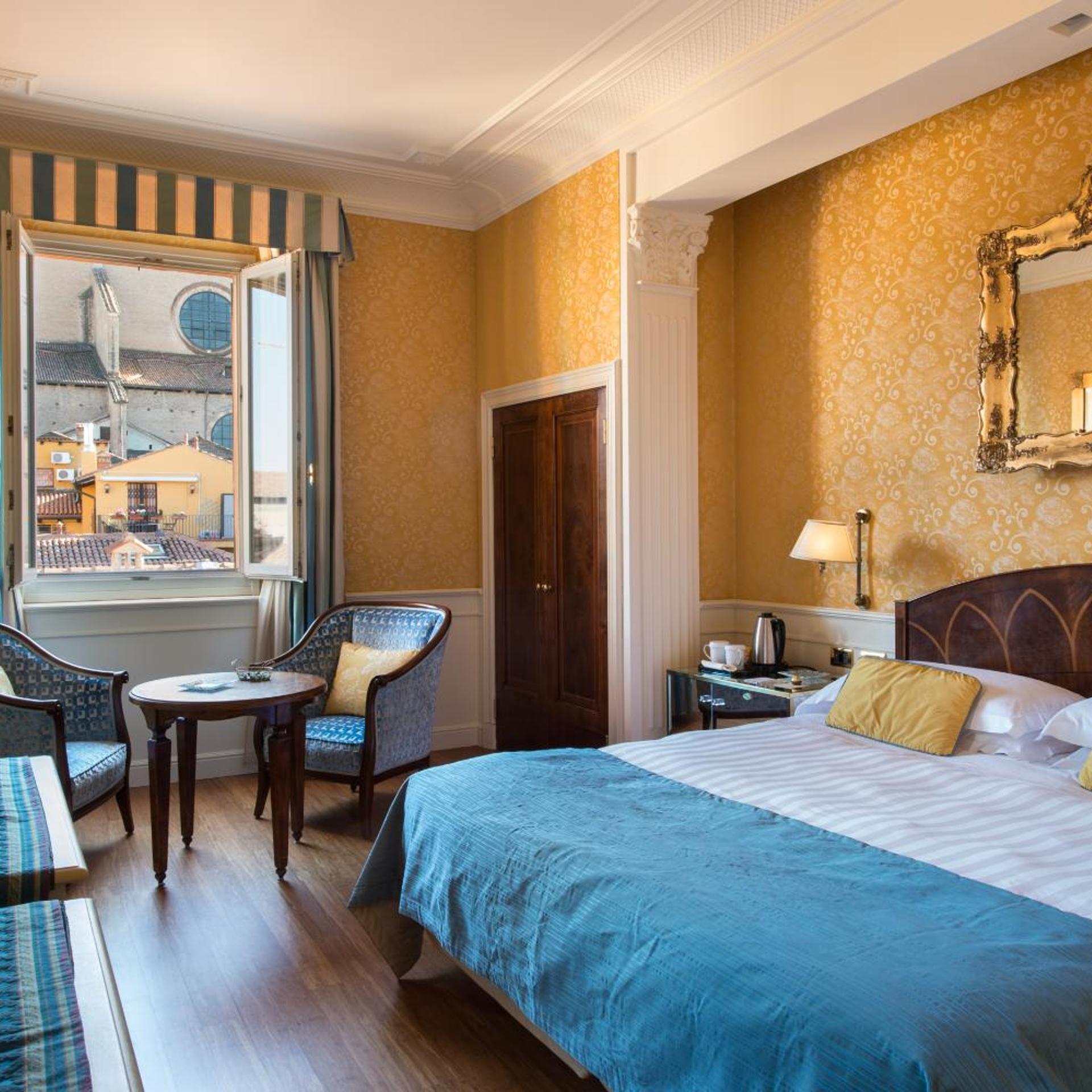 Plus, Deluxe, Suite, Sulla Via
