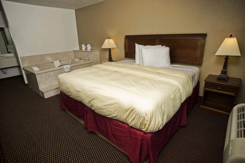 Express Inn Suites 8/29