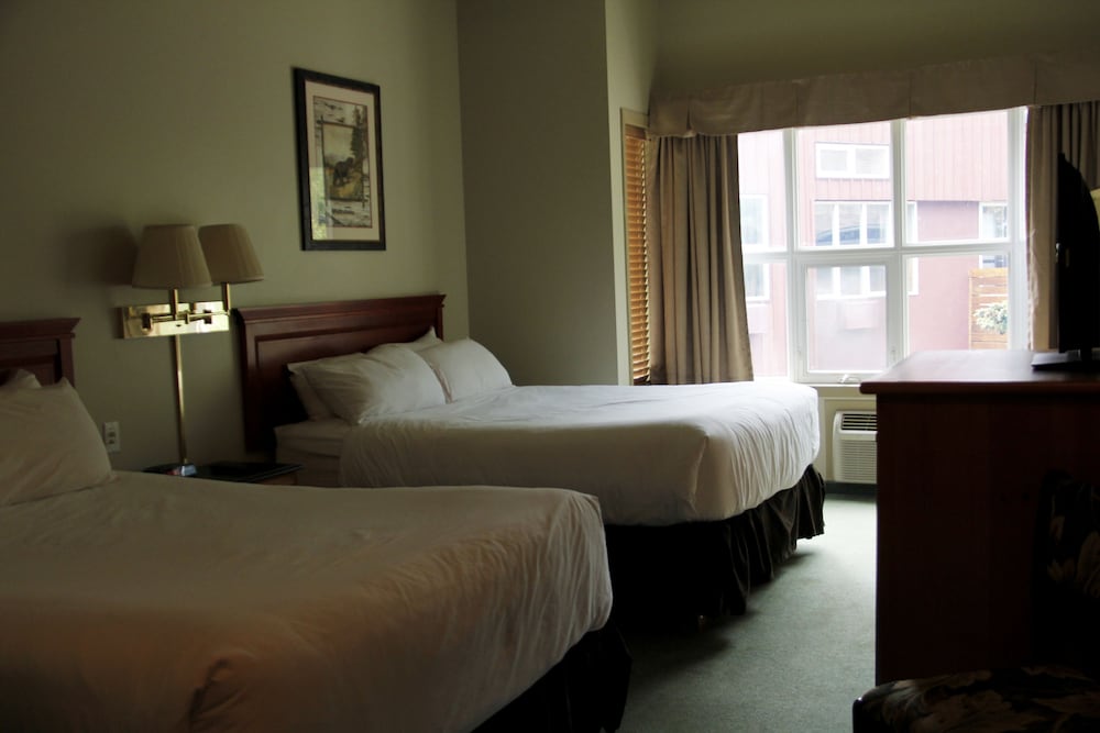 Waterton Lakes Lodge Resort 15/50