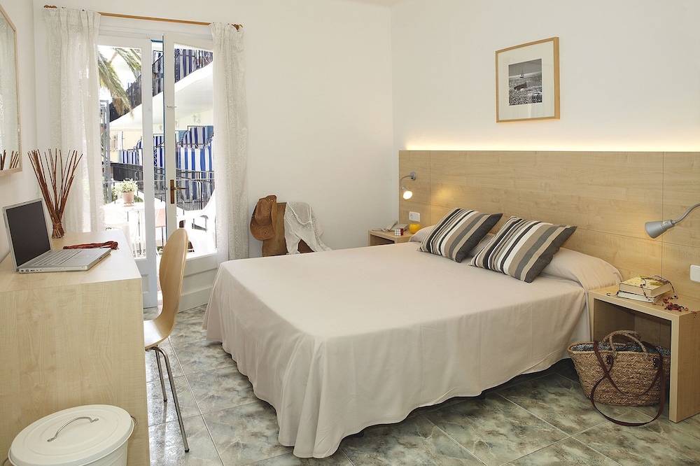 ROOM, DOUBLE BED, BALCONY