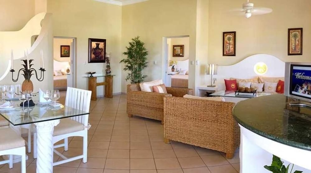 Lifestyle Crown Residence Suites 45/52