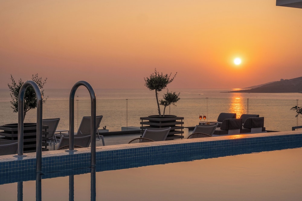 Glow Boutique Hotel & Suites 44/50