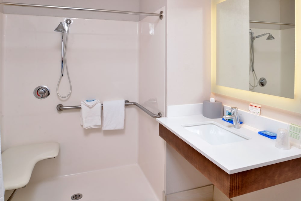 Holiday Inn Express Suites Cincinnati Mason 14/49