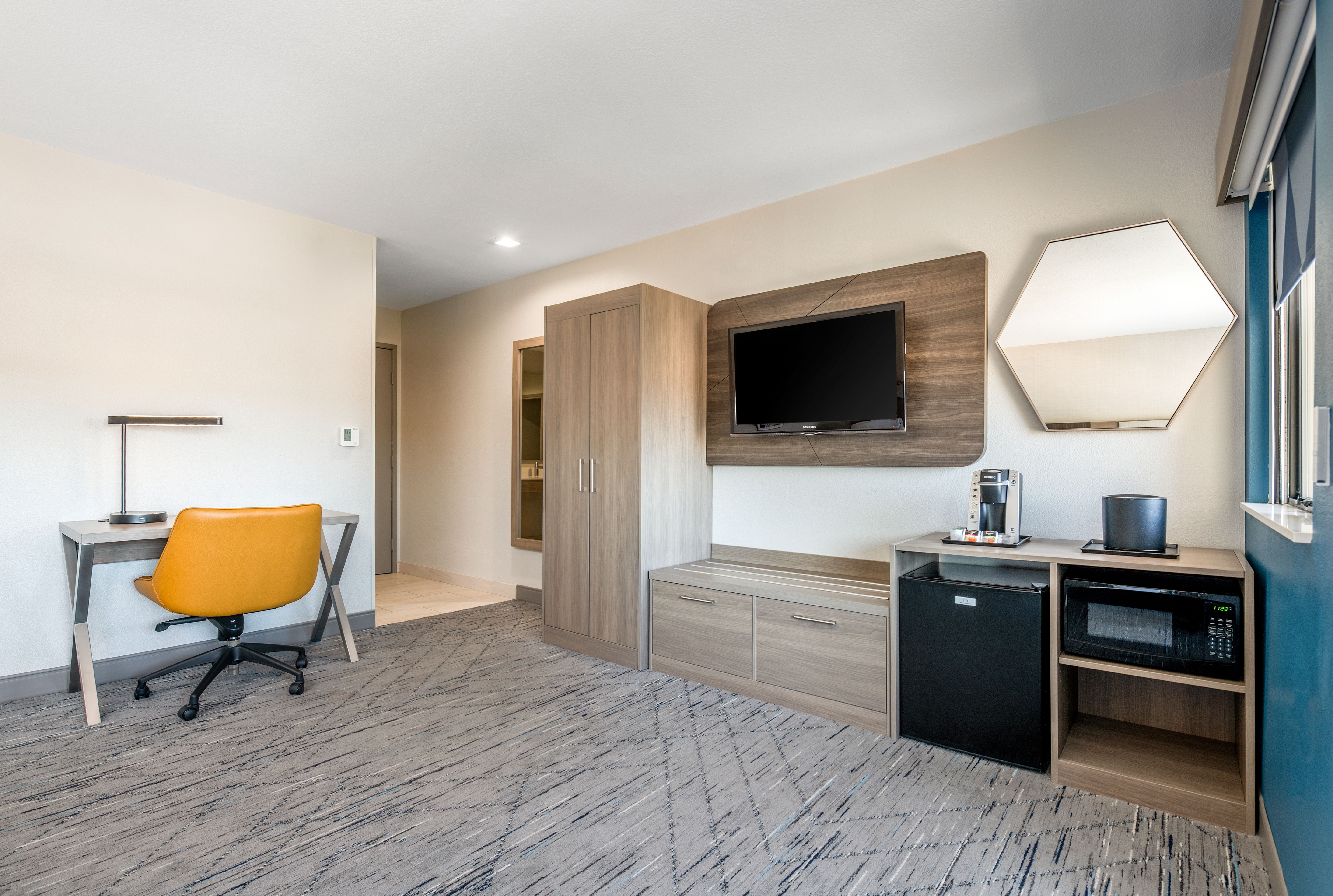 Holiday Inn Express San Diego South National City 67/73