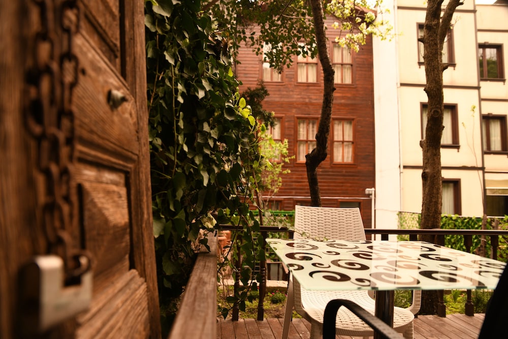 Nuray Hotel 42/54
