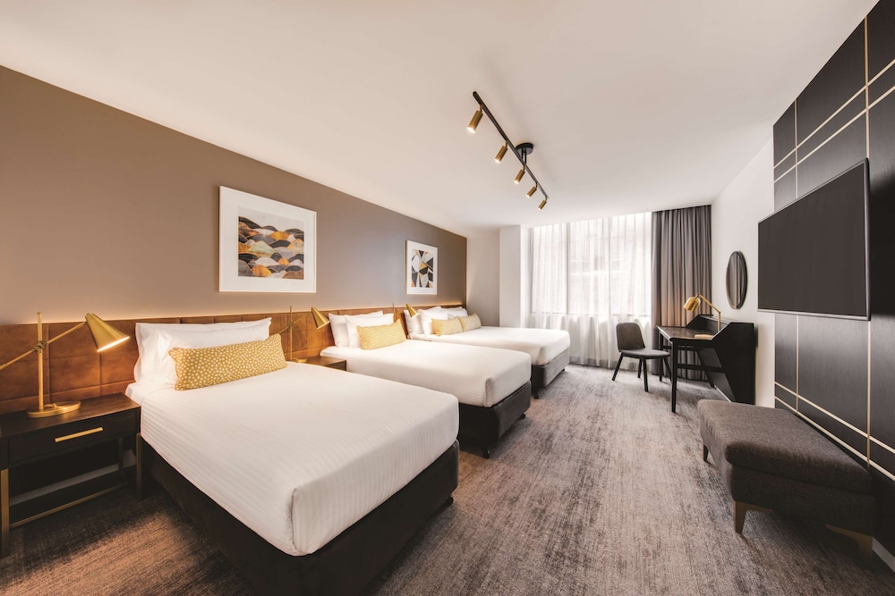Room, Quadruple