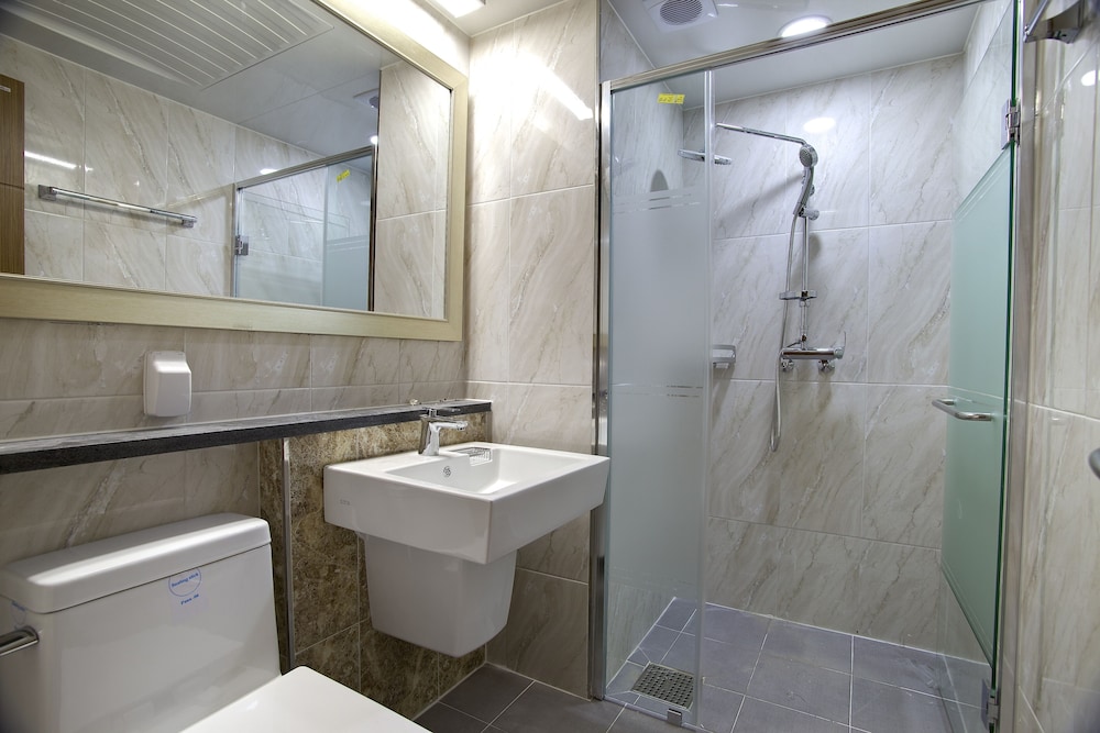 The Class 300 Hotel and Condominium 31/36