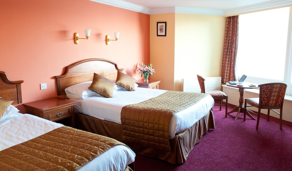 The Central Hotel Donegal 20/64