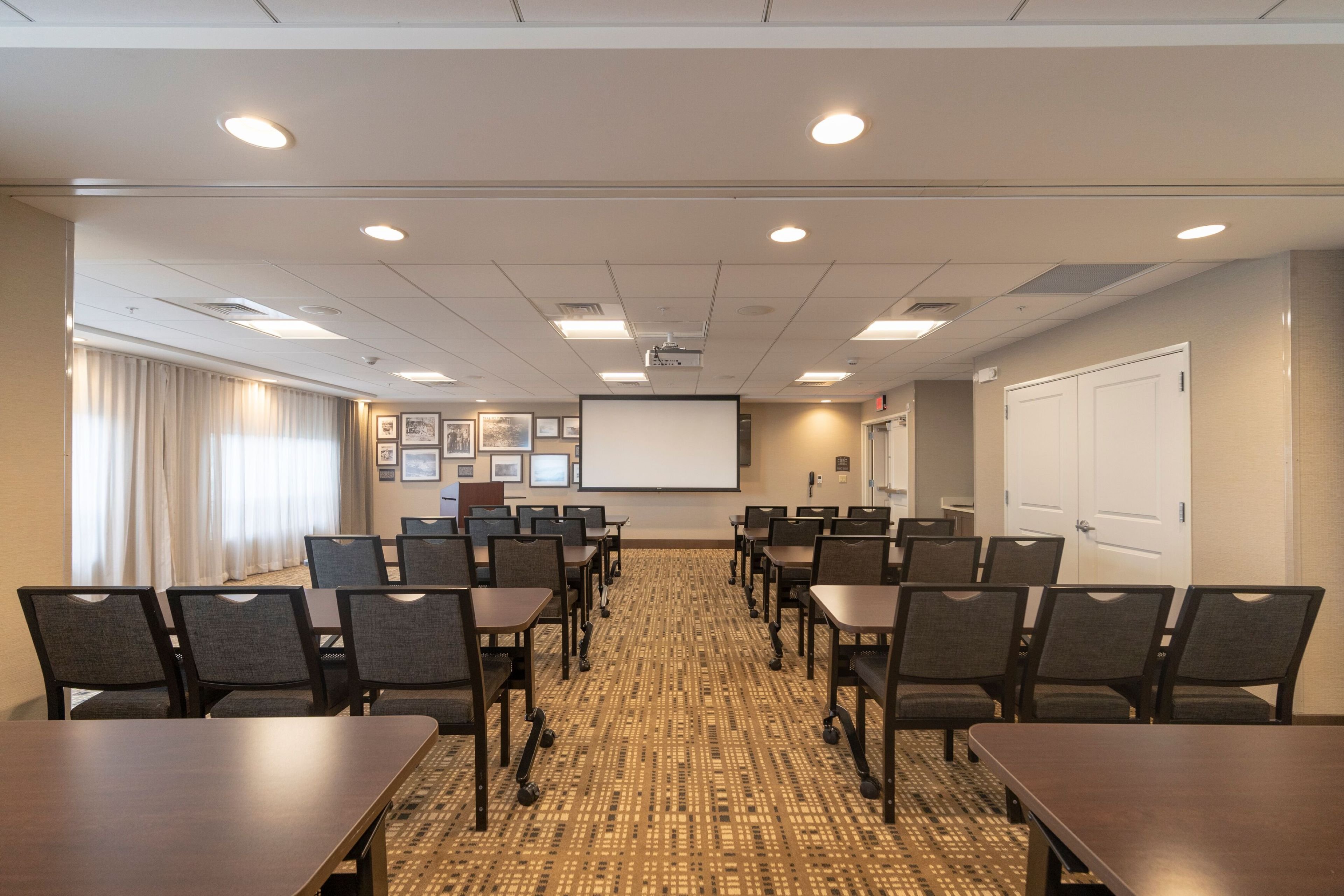 STAYBRIDGE SUITES MARQUETTE 58/82