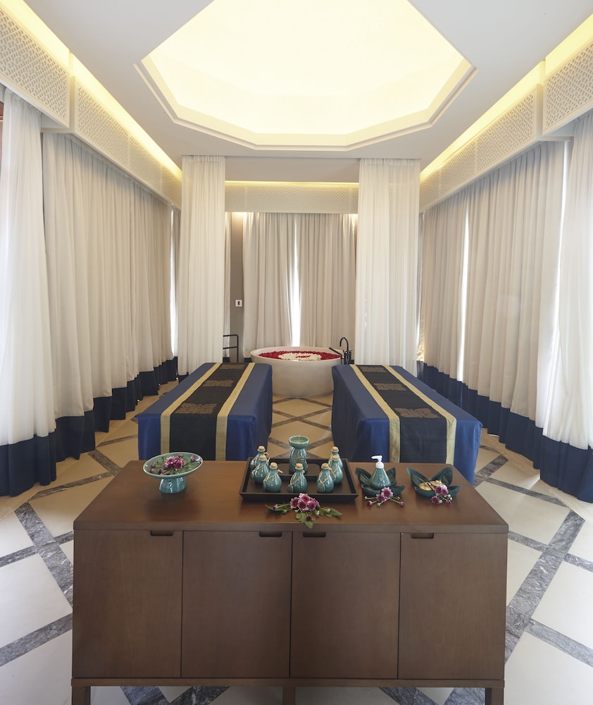 Banyan Tree Tamouda Bay 71/87