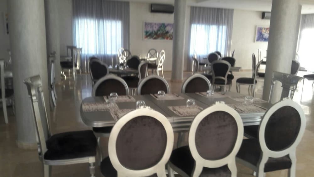 Hospitality Inn 39/52