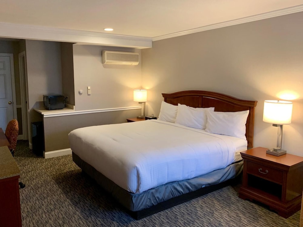 Golden Gables Inn Dazzler Select by Wyndham 23/60