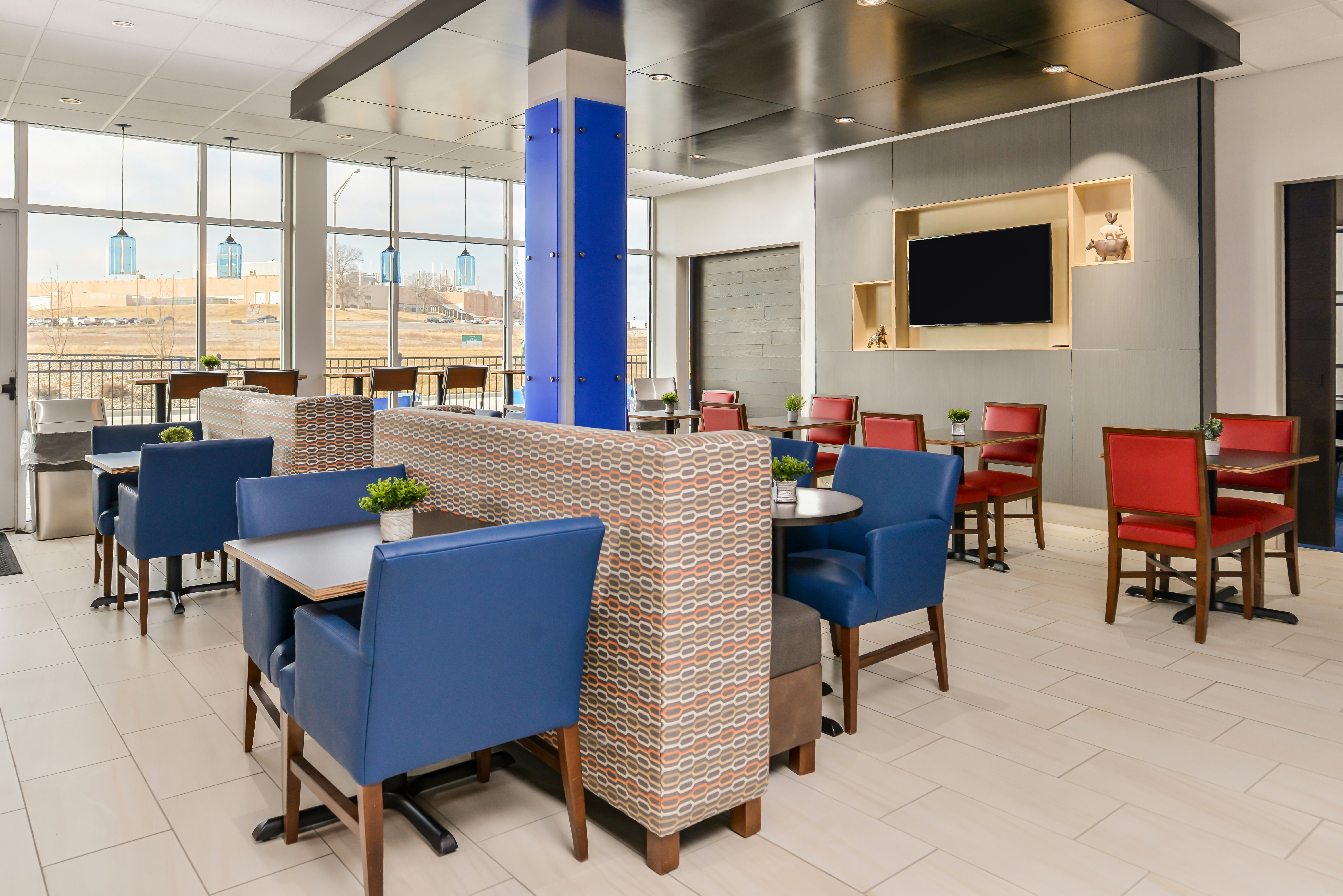 HOLIDAY INN EXPRESS & SUITES KANSAS CITY - LEE'S SUMMIT 29/30