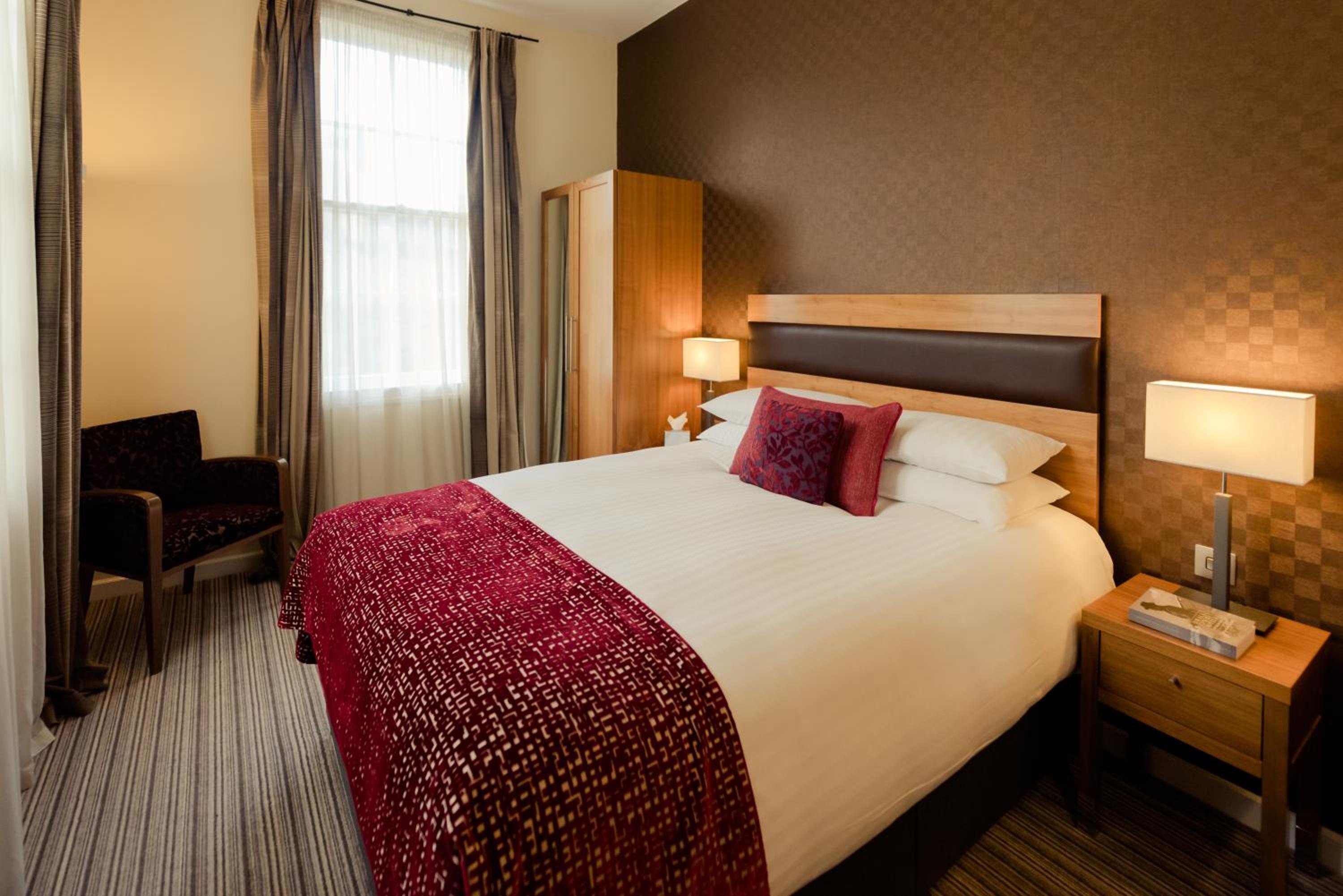 Double Bed, LEOPOLD HOTEL 4/10