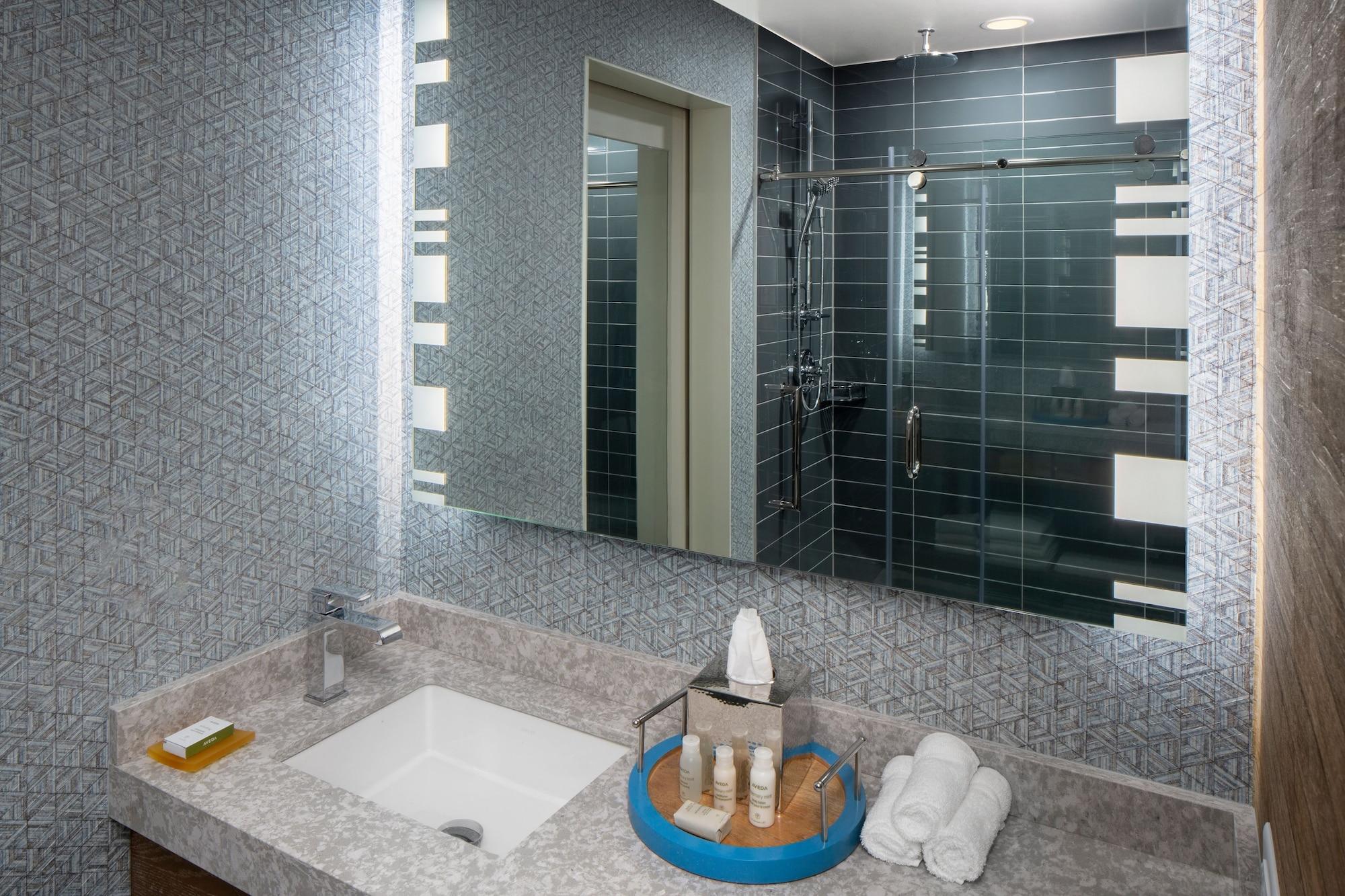 جناح استوديو بسرير كينج لذوي الإعاقة، Hotel Indigo Gainesville-Celebration Pointe 2/3