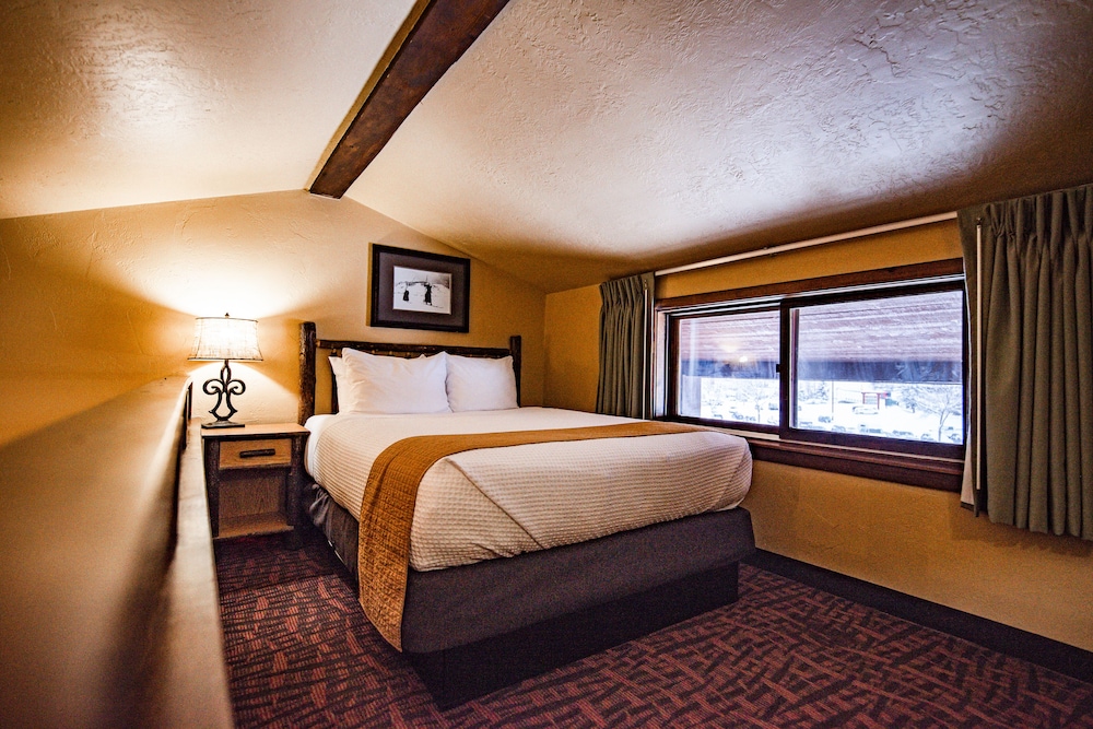 Elk Country Inn 9/68
