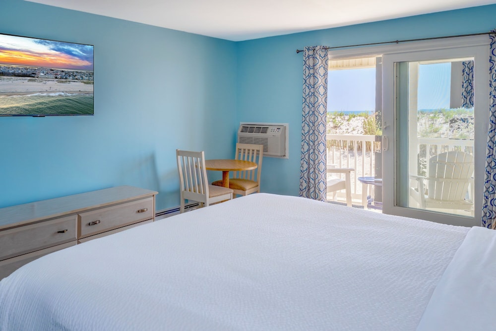 Standard, King Bed, Ocean Front, Balcony, First Floor