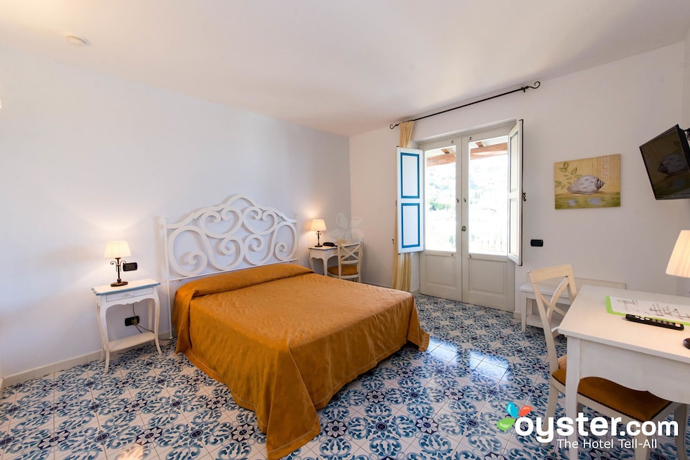 Hotel Bougainville 12/50