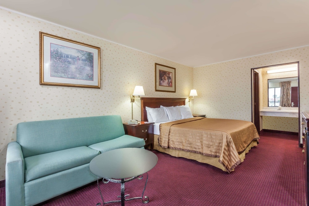 Travelodge by Wyndham Seymour 27/30