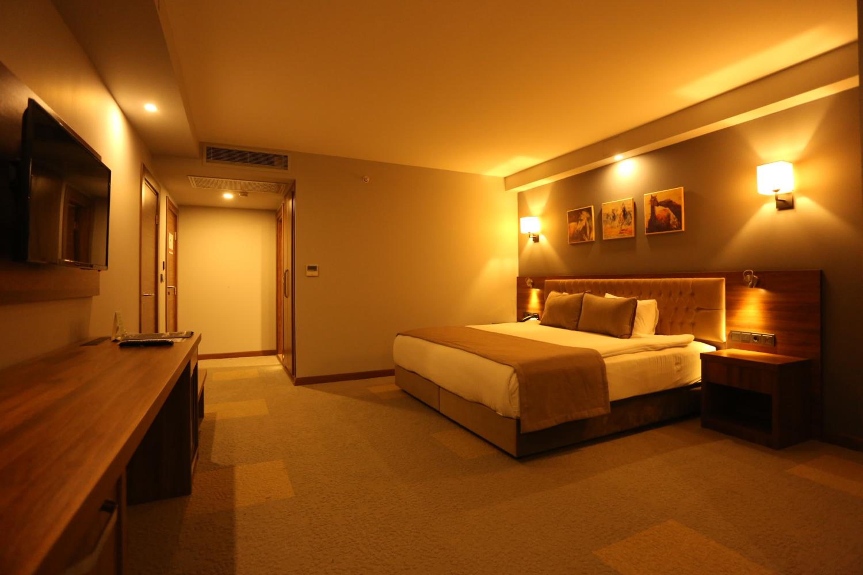 Oytun Hotel 12/52