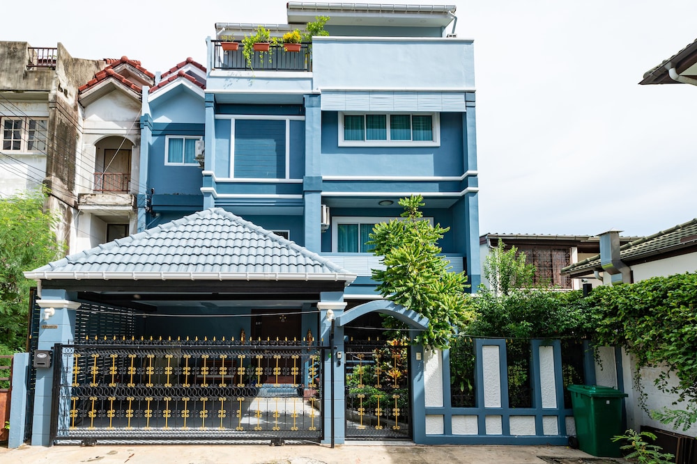 Maneeya Park Residence 2/50