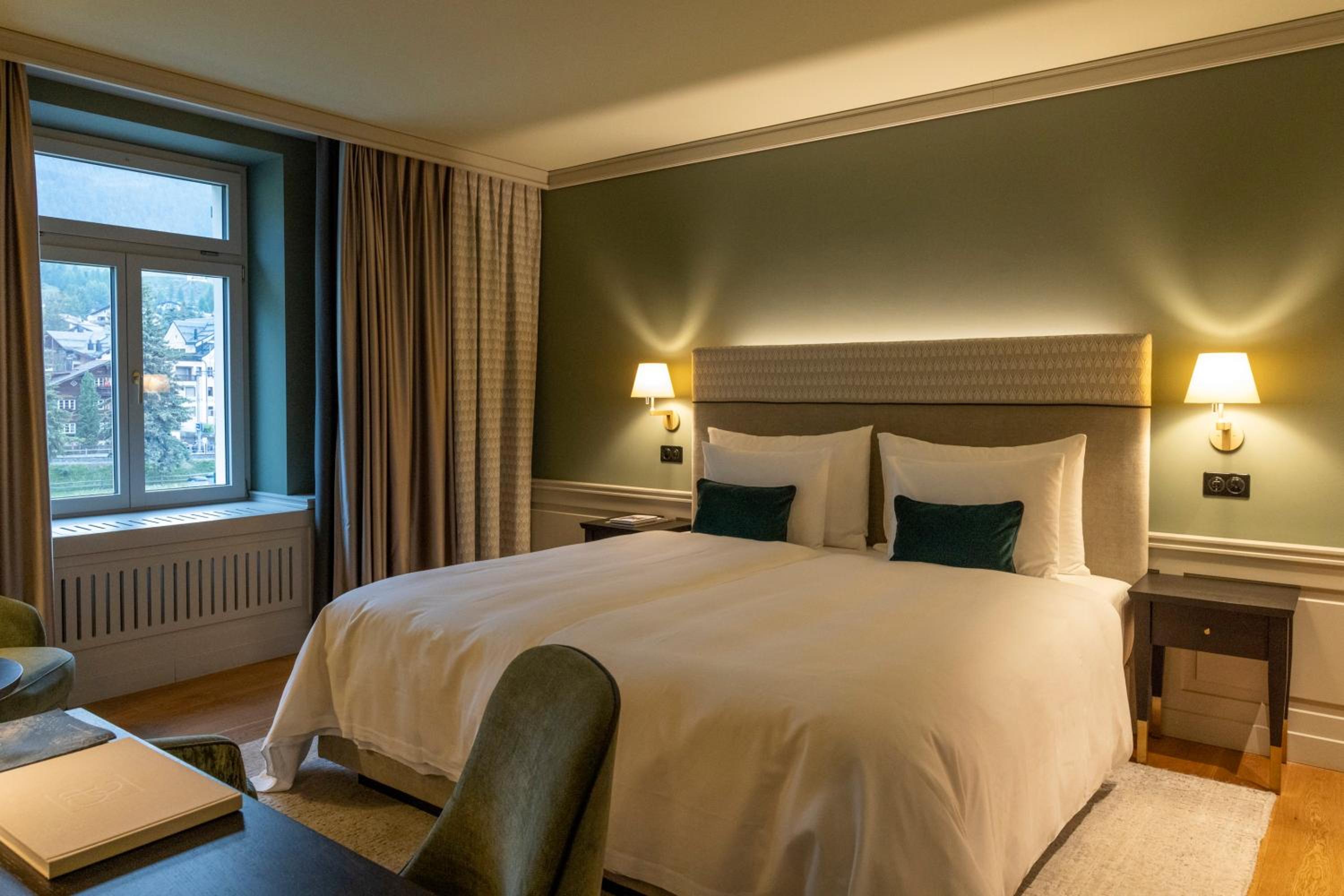 Cresta, Queen Bed