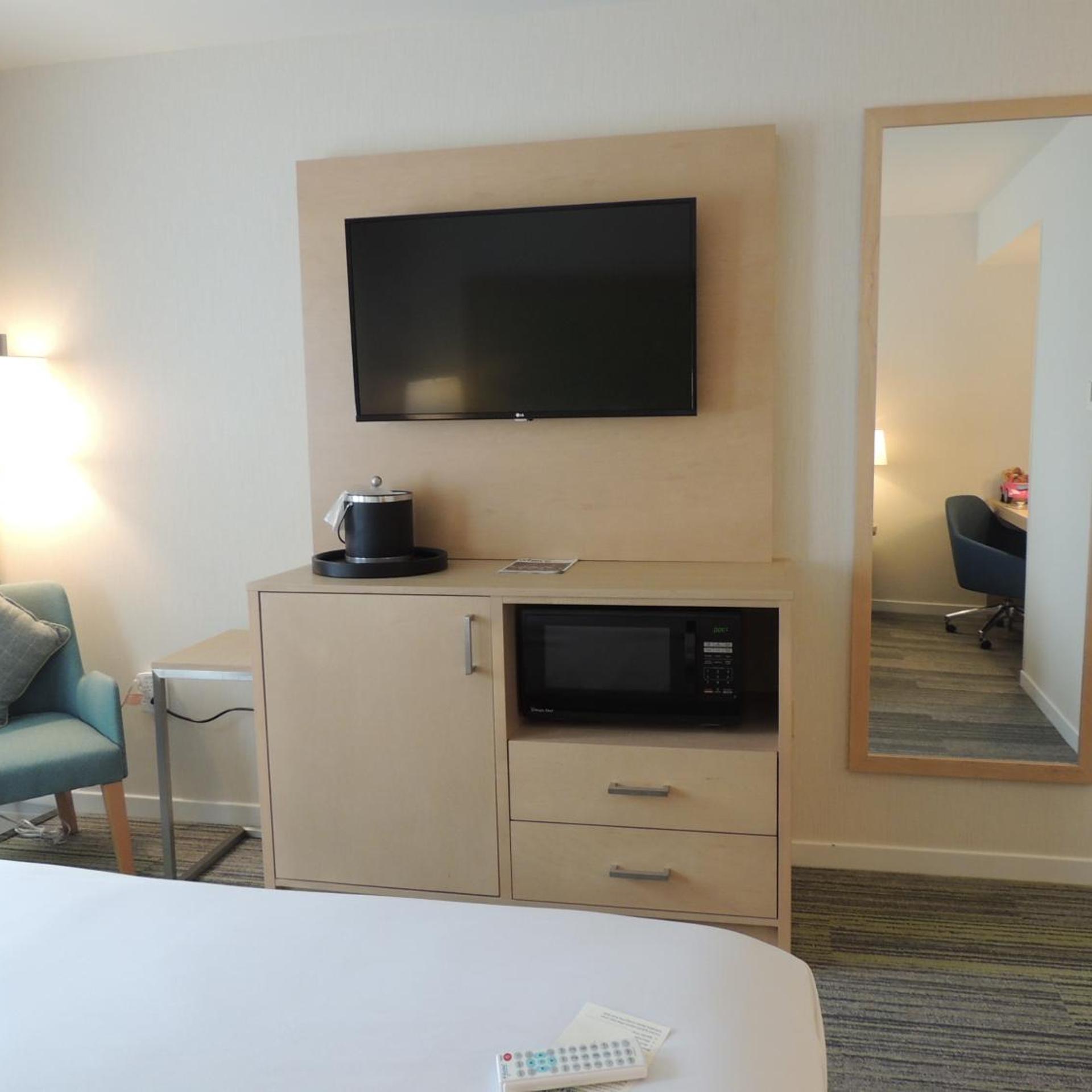 جناح جونيور بسرير كينج، The Inn at Longwood Medical 9/10
