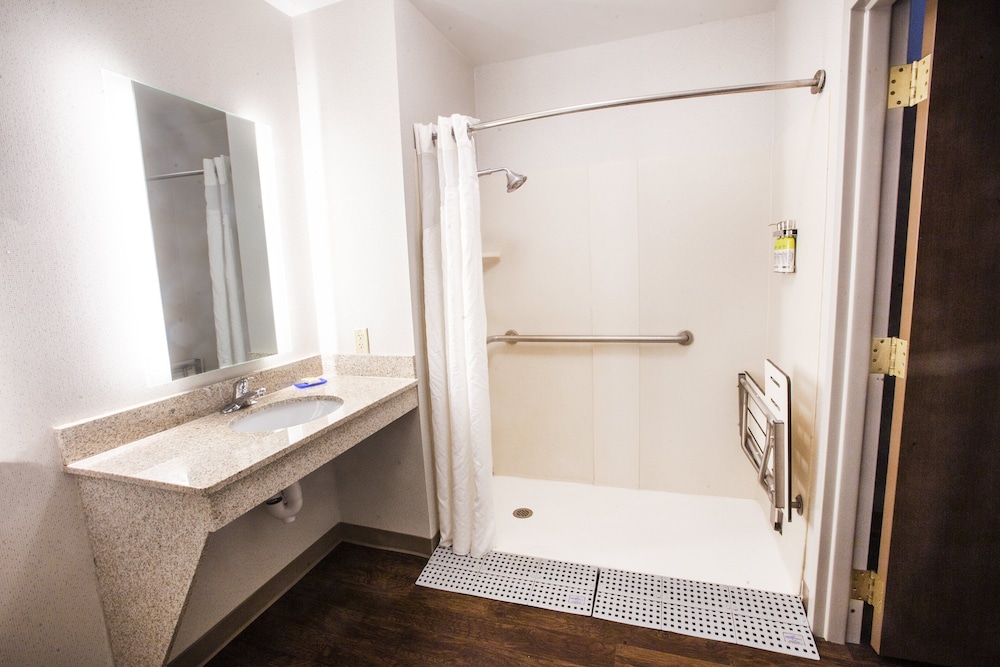 Holiday Inn Express Bethlehem Airport Allentown Area 29/80