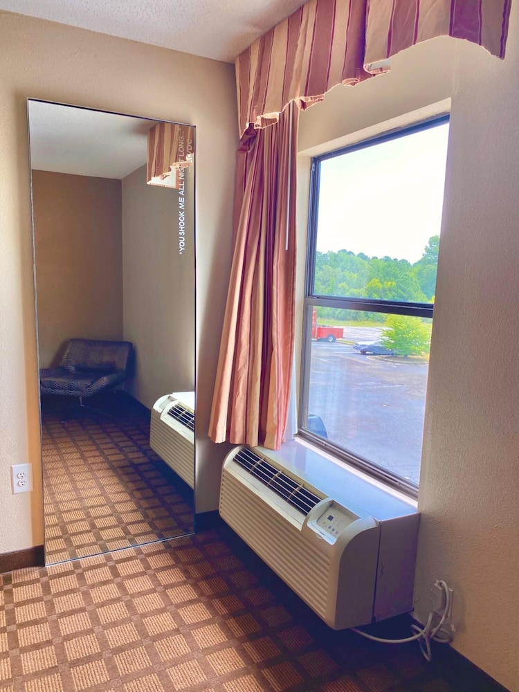 Baymont by Wyndham Creedmoor 21/47